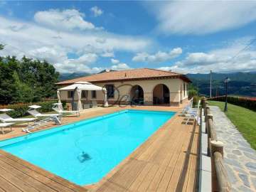 Villa con piscina in Garfagnana